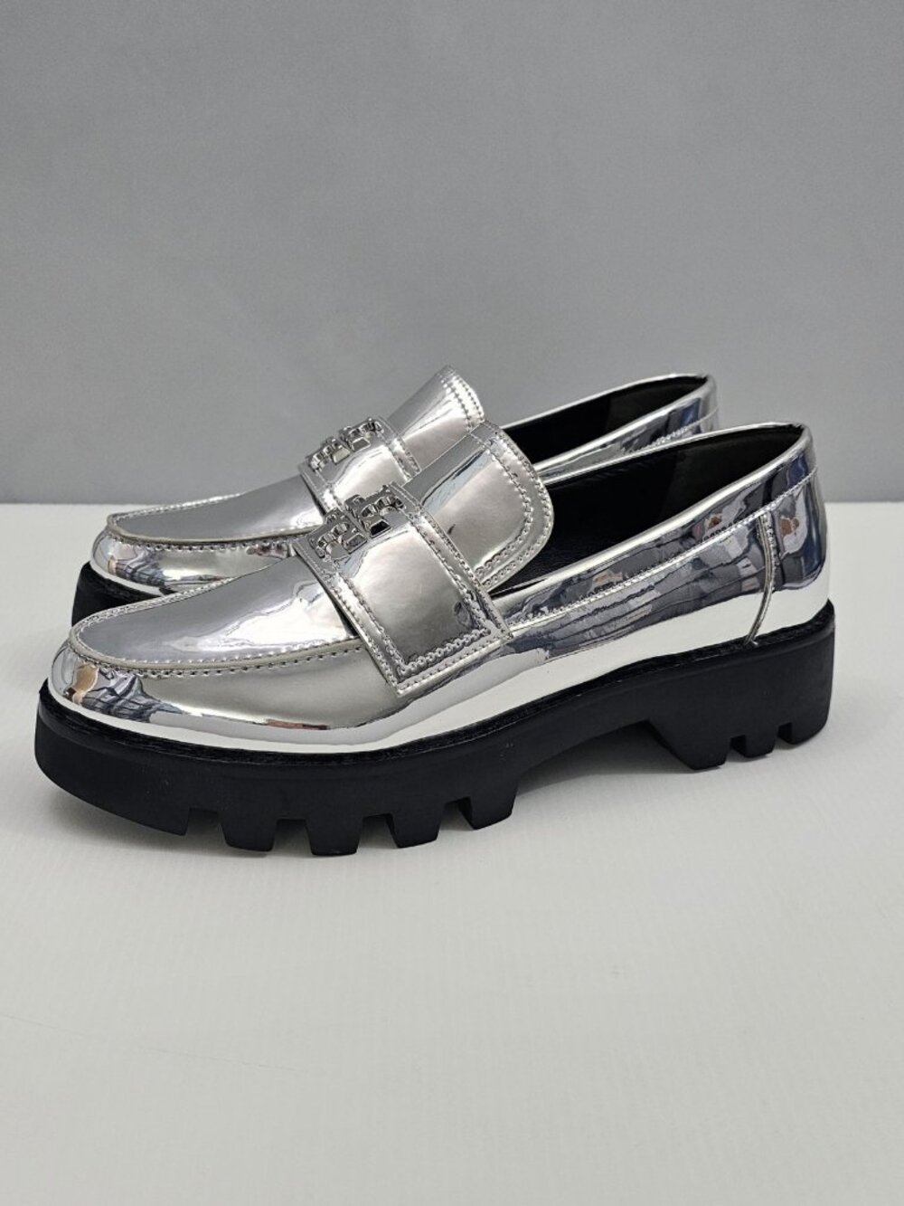 Tory Burch Everly Mini Chunky Loafer Womens 8 Metallic Silver Lug Sole Logo